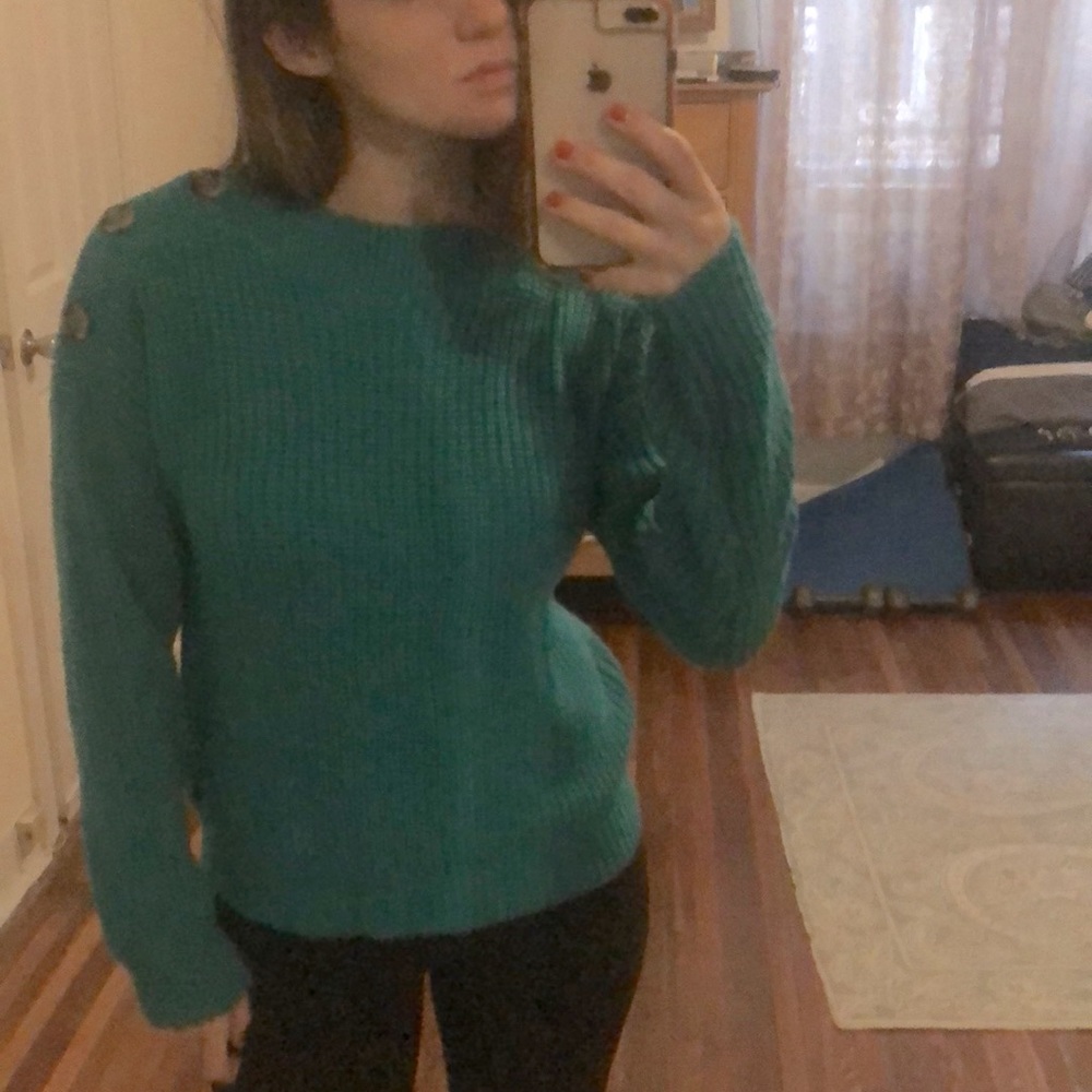 Green cable knit comfortable sweater